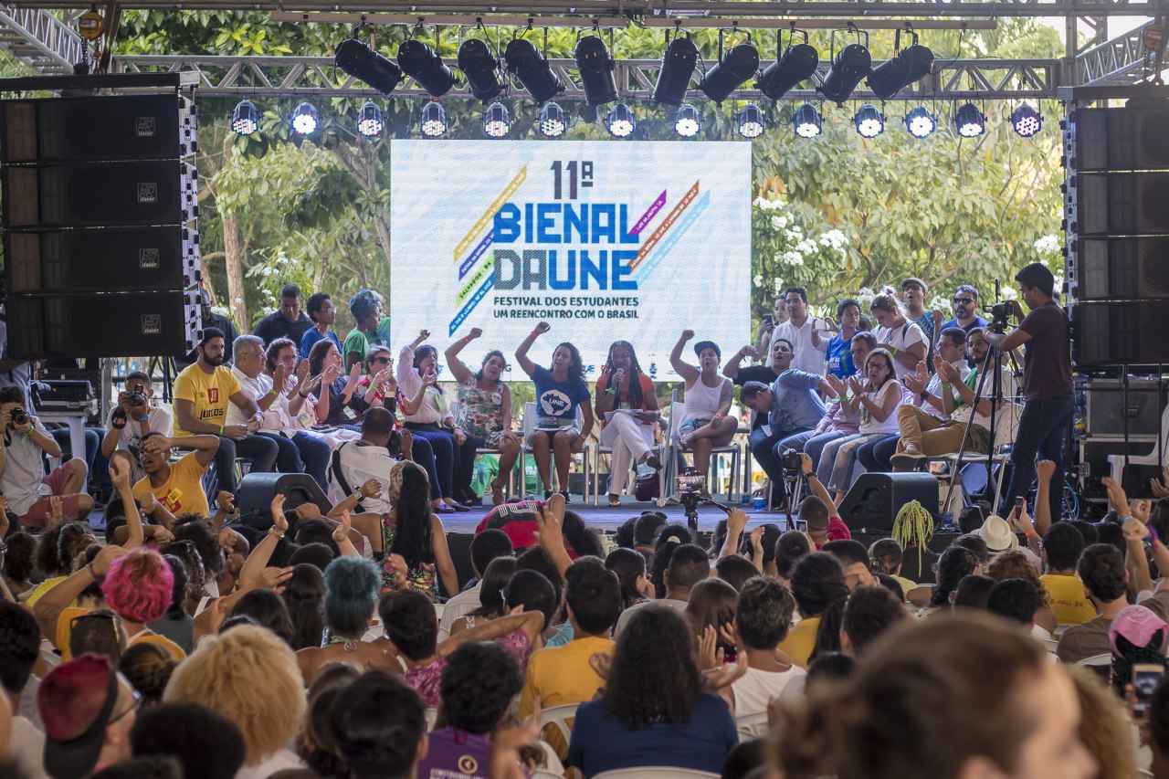 O dia que o Parlamento baixou na Bienal
